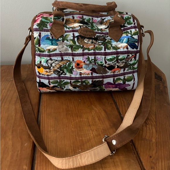 Handmade Embroidered Handbag - Picture 3 of 4